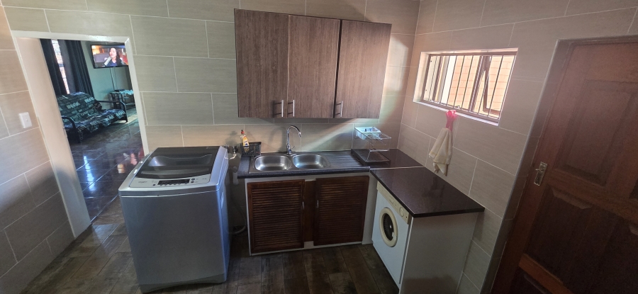 5 Bedroom Property for Sale in Rhodesdene Northern Cape